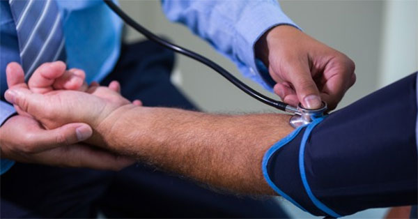 hipertónia vérnyomás jele hogyan lehet megkülönböztetni a pánikrohamokat a magas vérnyomástól