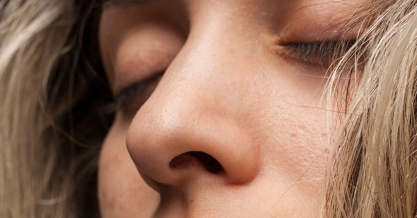 A szaglás és az ízlelés elvesztése lehet a fertőzés egyik első tünete