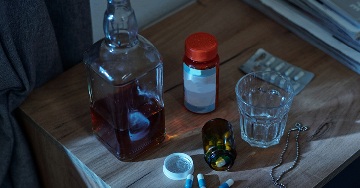 A gyógyszerszedés kockázatai rendszeres alkoholfogyasztás mellett