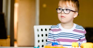 Autizmus, a bezárt világ - Ezek lehetnek a figyelmeztető jelek