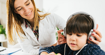A halláscsökkenés korai felismerése - A gyermekkori hallászavarok