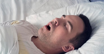 A horkolás öregítheti az agyat