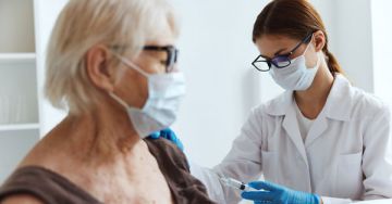 Miért kevésbé hatékony az oltás az idősekben? - Influenza kérdezz-felelek