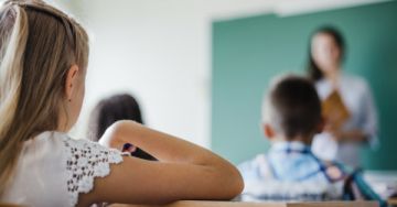 Iskolát vált a gyermekem - Hogyan vészeljük át?