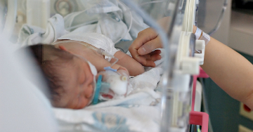 Koraszülés – A szülők lelki krízise és a lehetséges megoldások