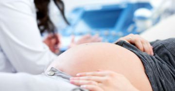 A várandós anya nem adja tovább a magzatnak a vírust, de az ellenanyagot is alig