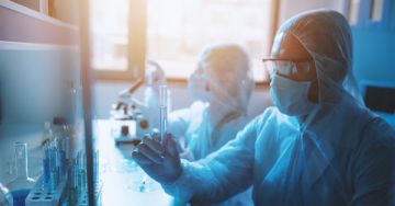 Pfizer, Moderna: Mellékhatásokra figyelmeztet az EMA