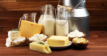 A tej rossz, a sajt nem? Melyik tejtermék egészségesebb?