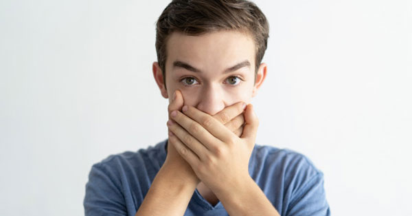 A nasopharynx és a száj szaga. A rossz lehelet okozza és kezeli, Kémiai szag a szájból