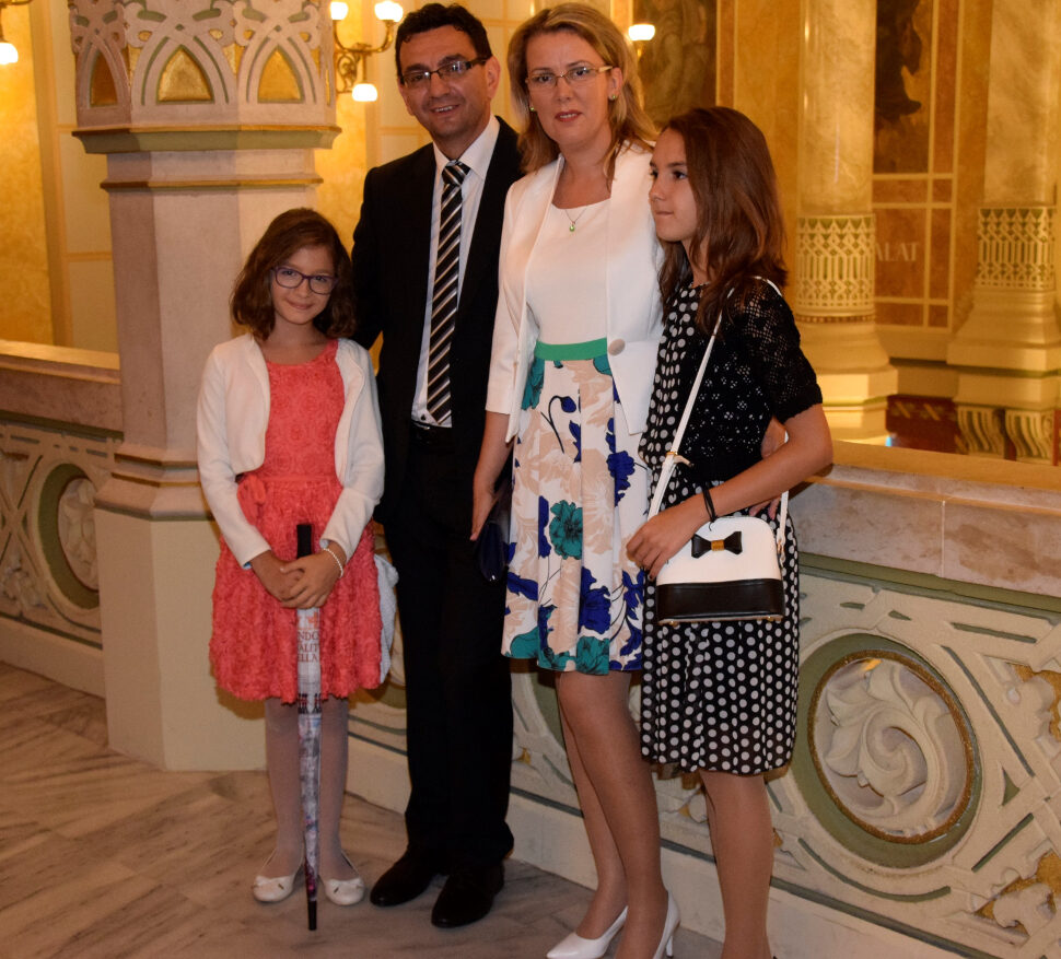 Dr. Cuzic Melinda családja körében